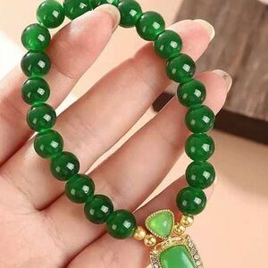 Elegant Glass Bead Green Gemstone Bracelet